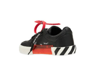 Off-White Sneakers Vulcanized OGIA001F con lacci