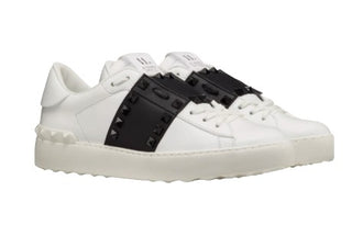 Valentino Garavani Sneakers WITH STUDS VW0S0A012 with laces