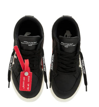 Off-White Sneakers Vulcanized OGIA001F con lacci