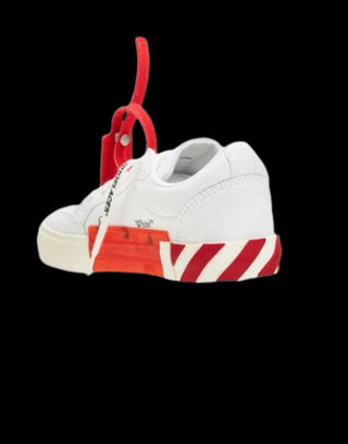 Off-White Sneakers Vulcanized OBIA003F con lacci