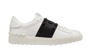Valentino Garavani Sneakers WITH STUDS VW0S0A012 with laces