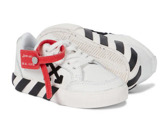 Off-White Sneakers Vulcanized OGIA001F con lacci