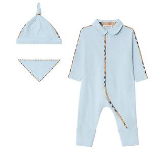 Burberry Tutina Azzurra In Cotone Con Cappellino E Bavaglino 8119821 Per Neonato